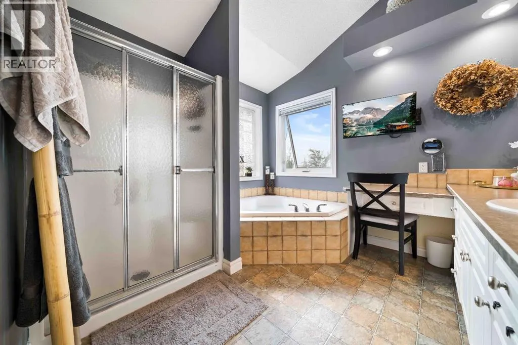 110 Redcliff Way SW