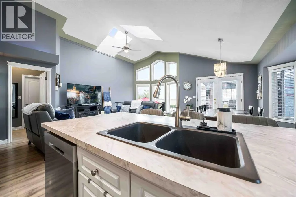 110 Redcliff Way SW