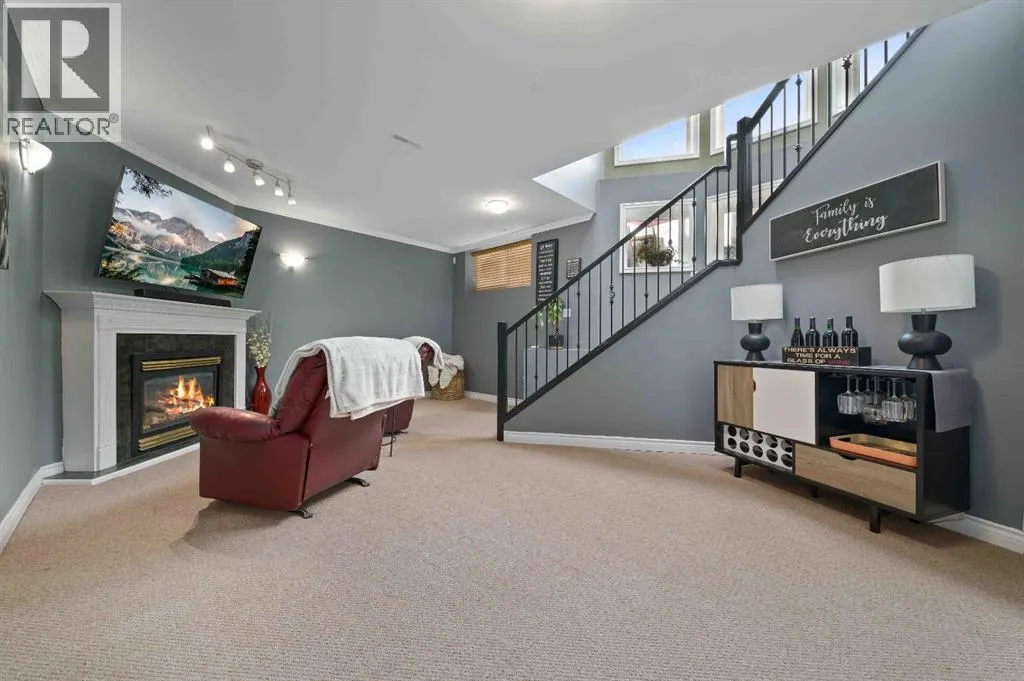 110 Redcliff Way SW
