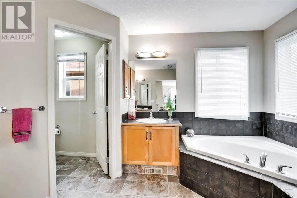 28 Elmont Mews SW