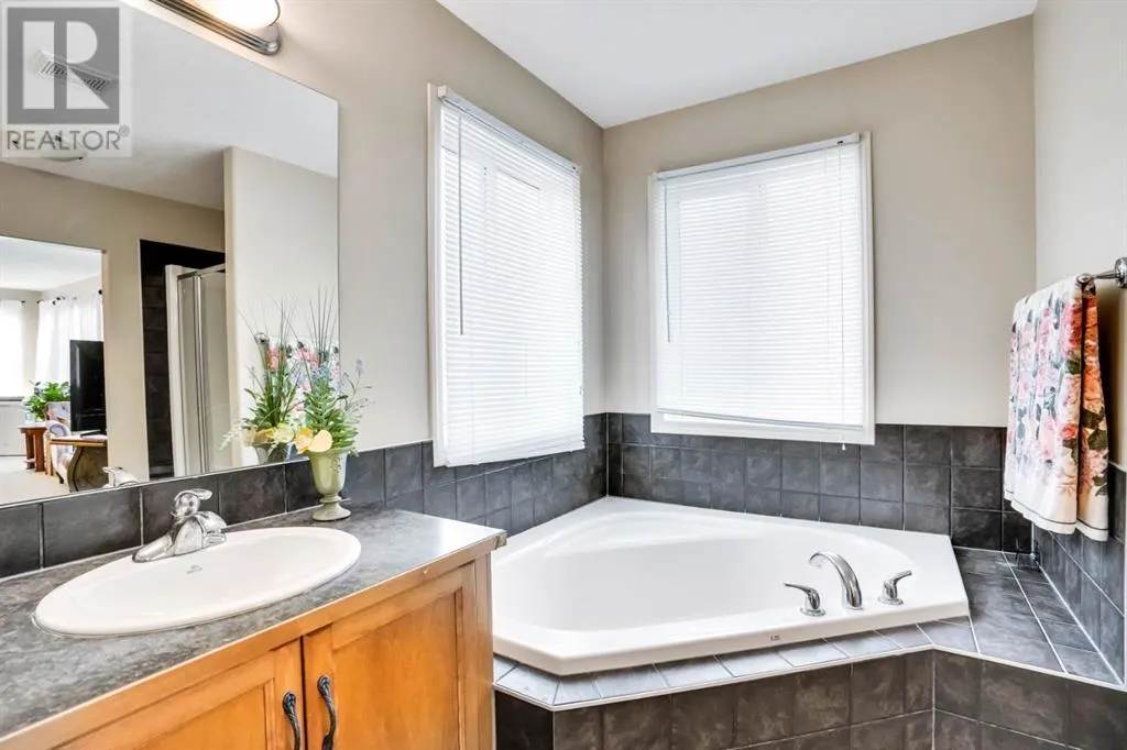 28 Elmont Mews SW