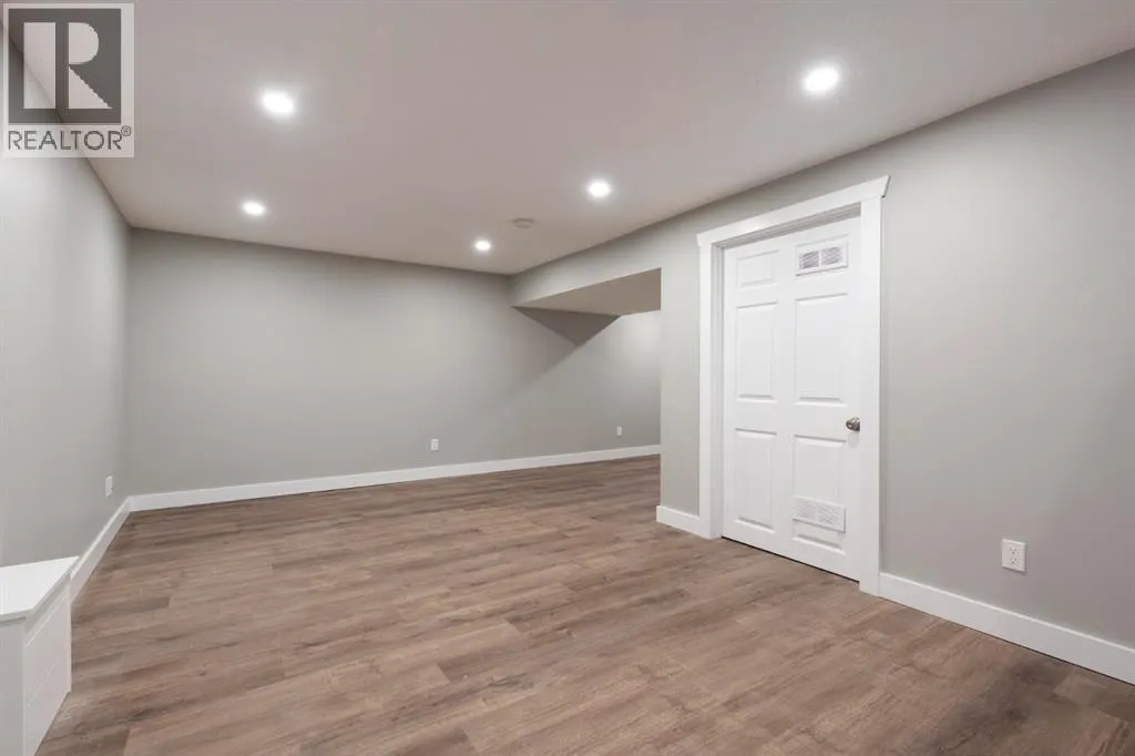 1 Pond Crescent