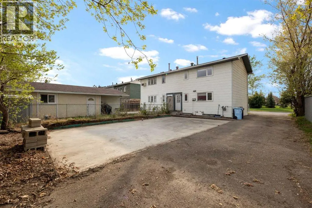 1 Pond Crescent