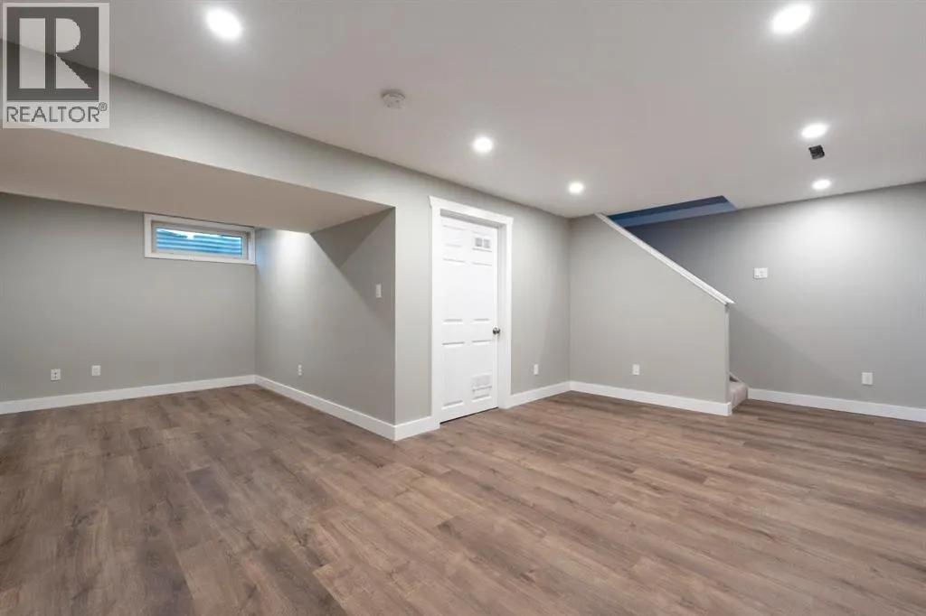 1 Pond Crescent