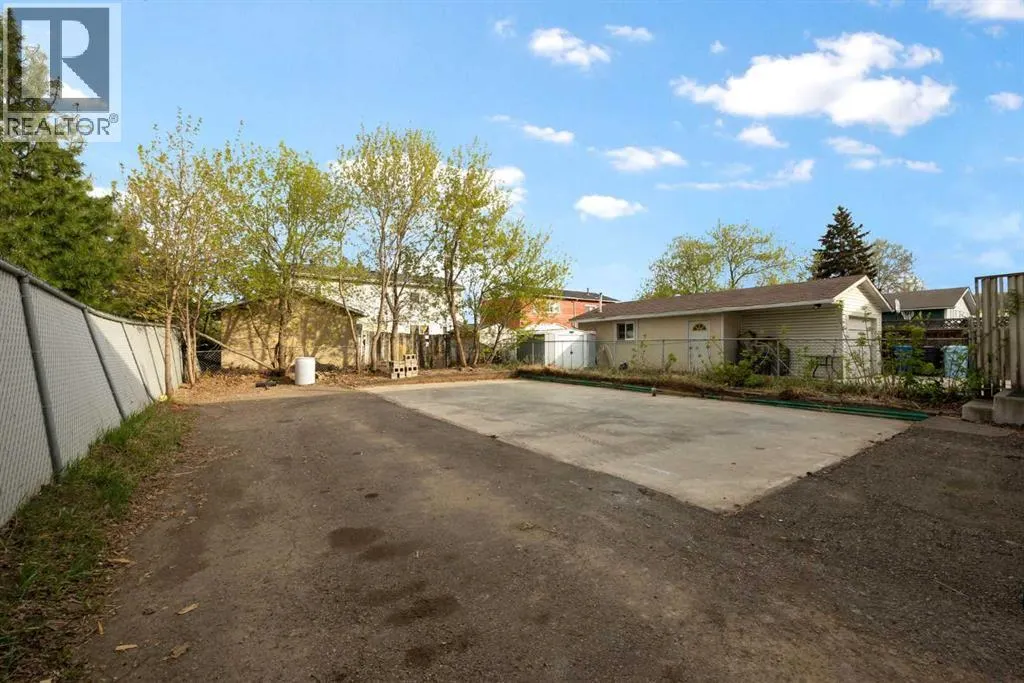 1 Pond Crescent
