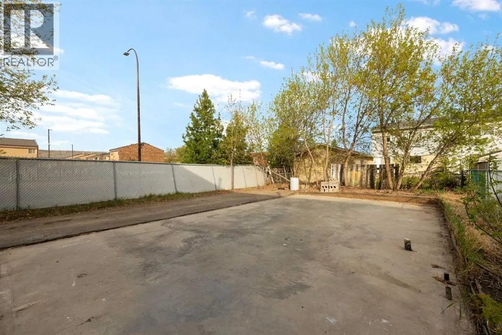 1 Pond Crescent