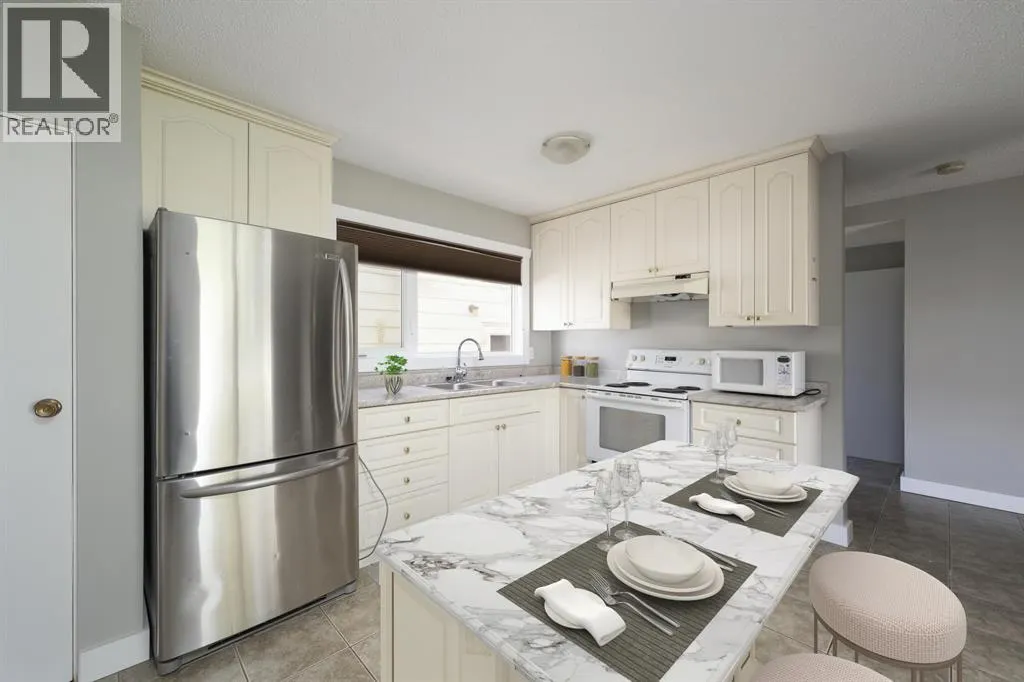 1 Pond Crescent