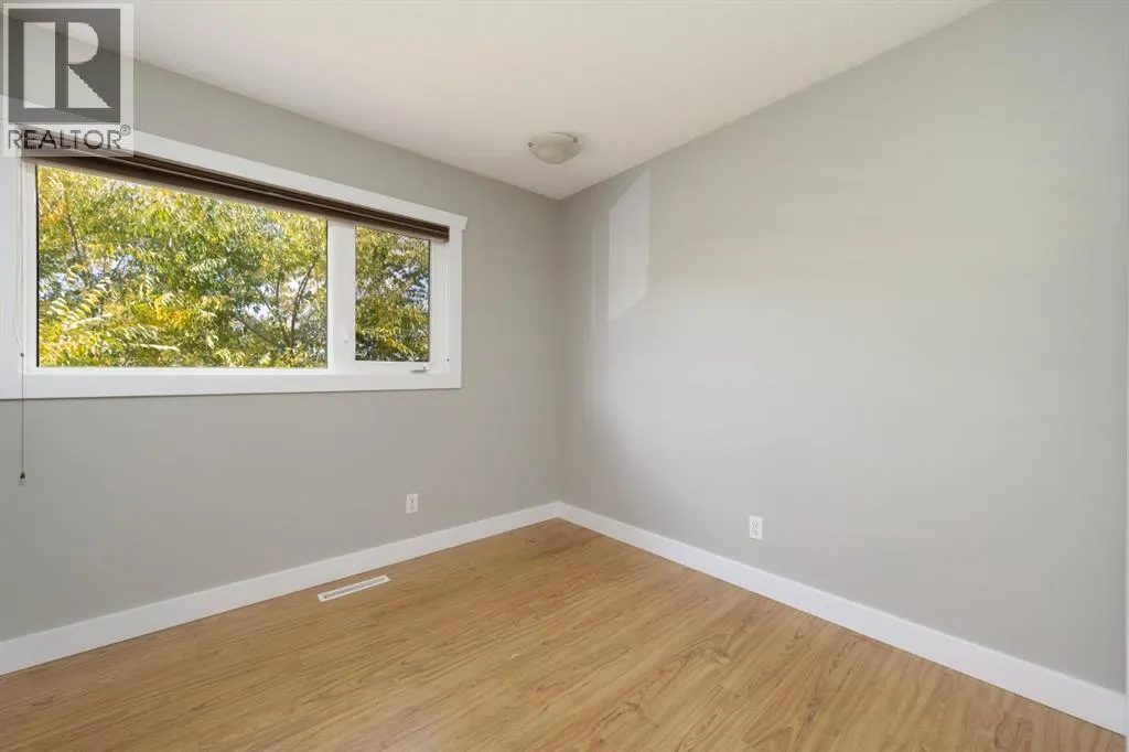 1 Pond Crescent