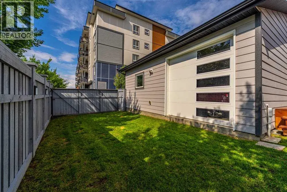 366 Masters Row SE