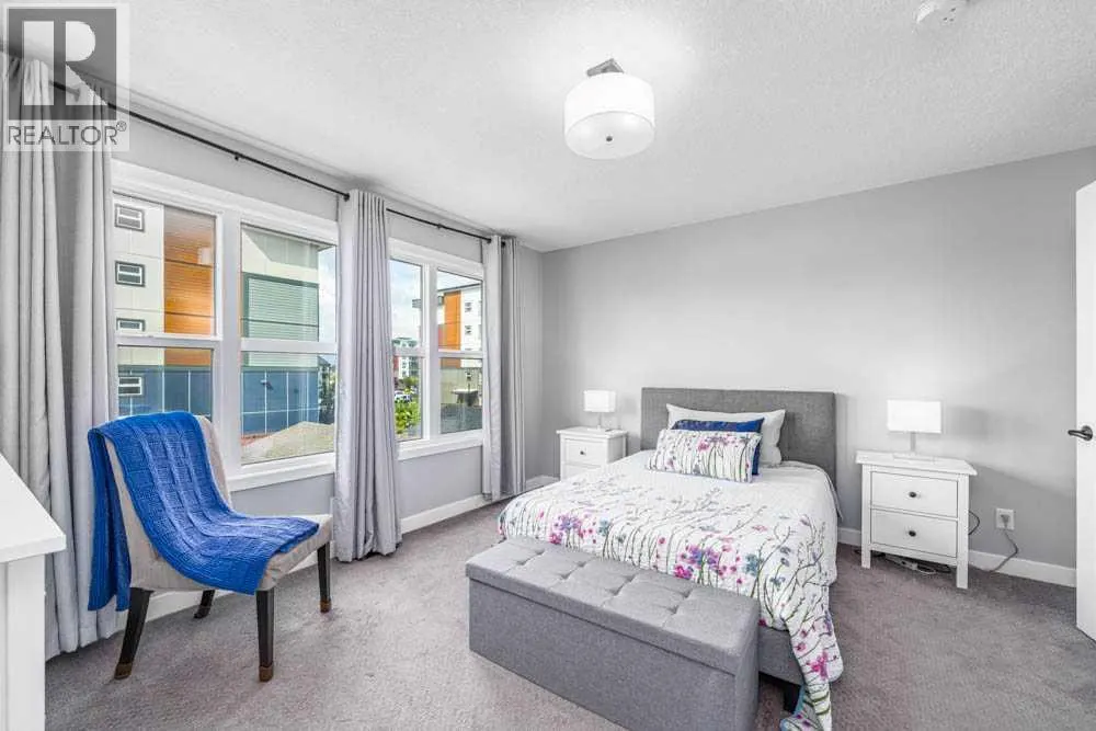 366 Masters Row SE