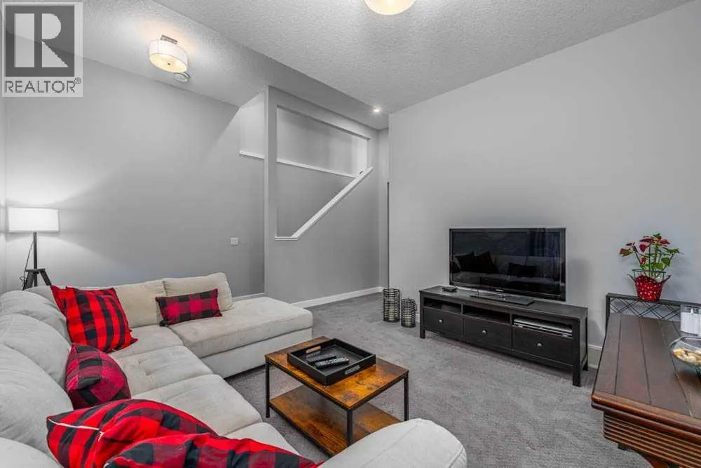 366 Masters Row SE
