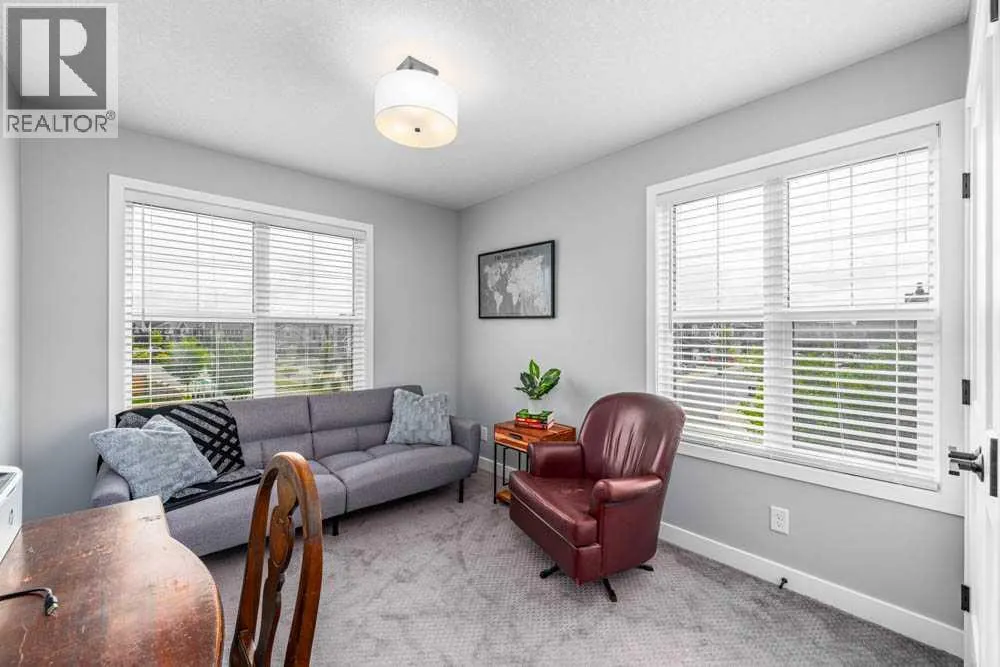 366 Masters Row SE
