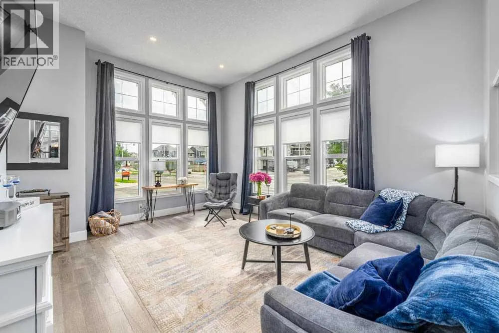 366 Masters Row SE