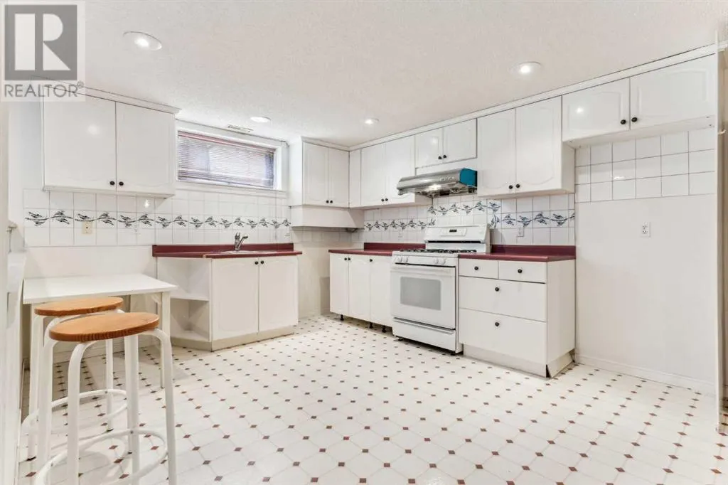 52 Edgeview Road NW