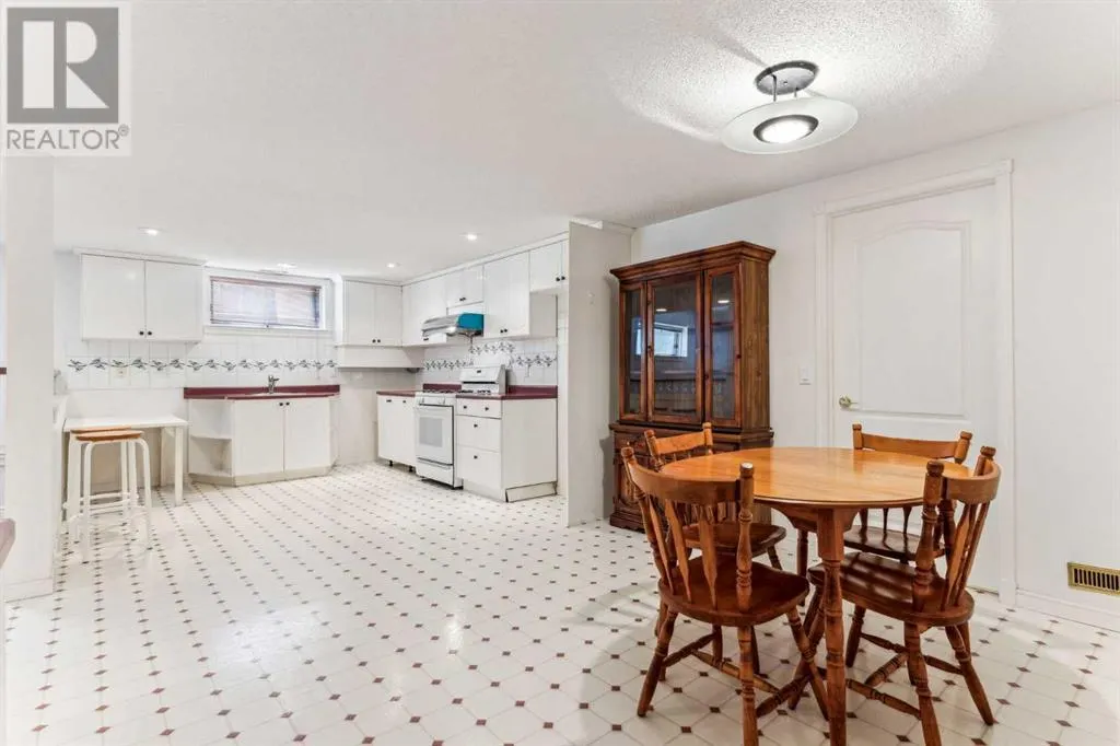 52 Edgeview Road NW
