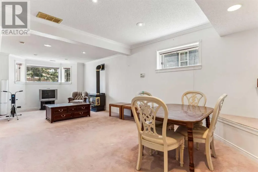 52 Edgeview Road NW