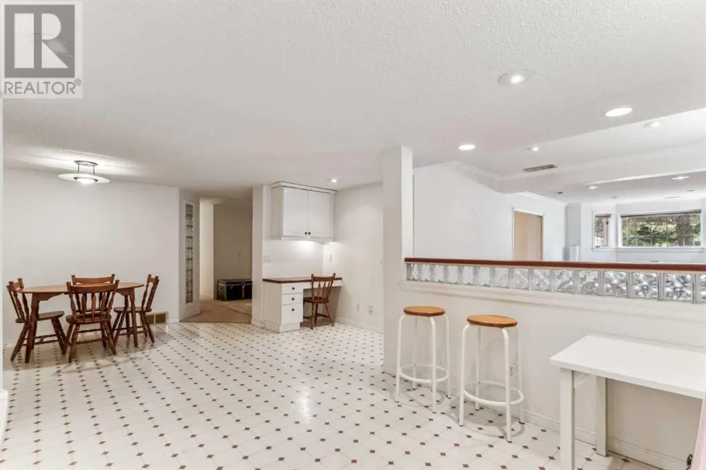 52 Edgeview Road NW