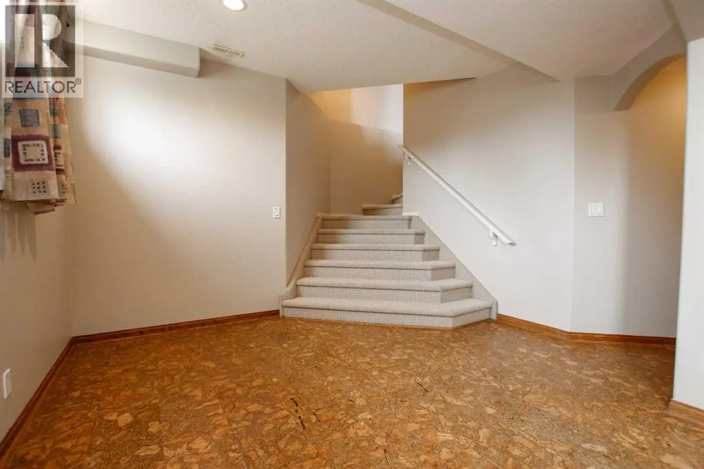 60 Dentoom Close
