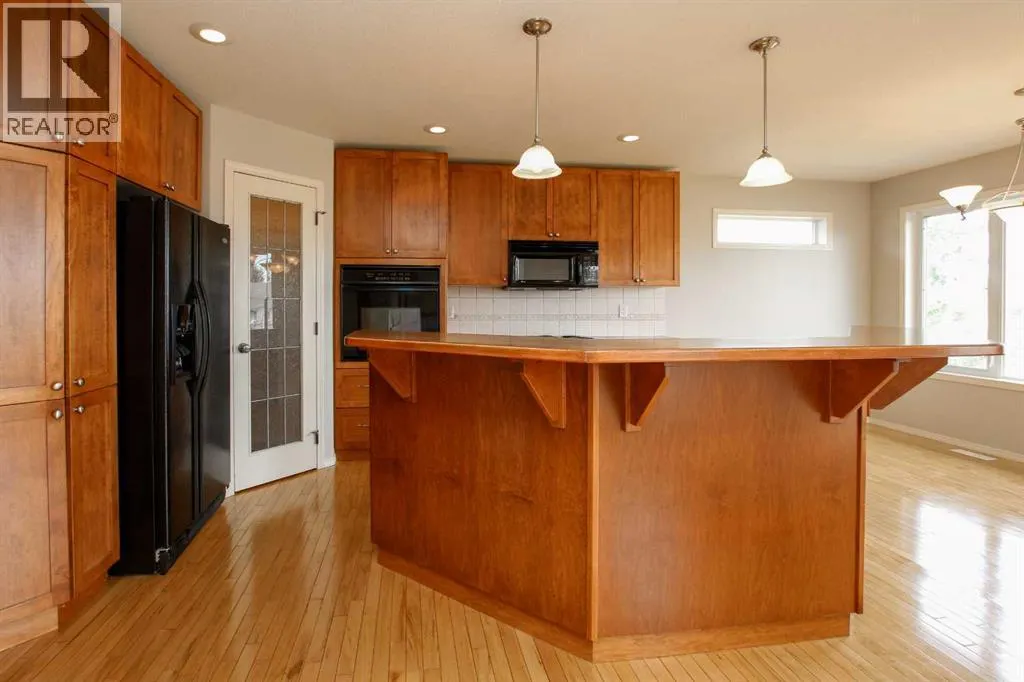 60 Dentoom Close