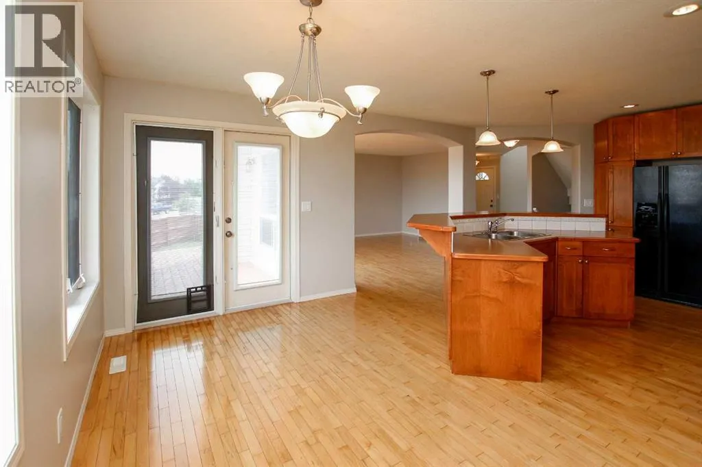 60 Dentoom Close