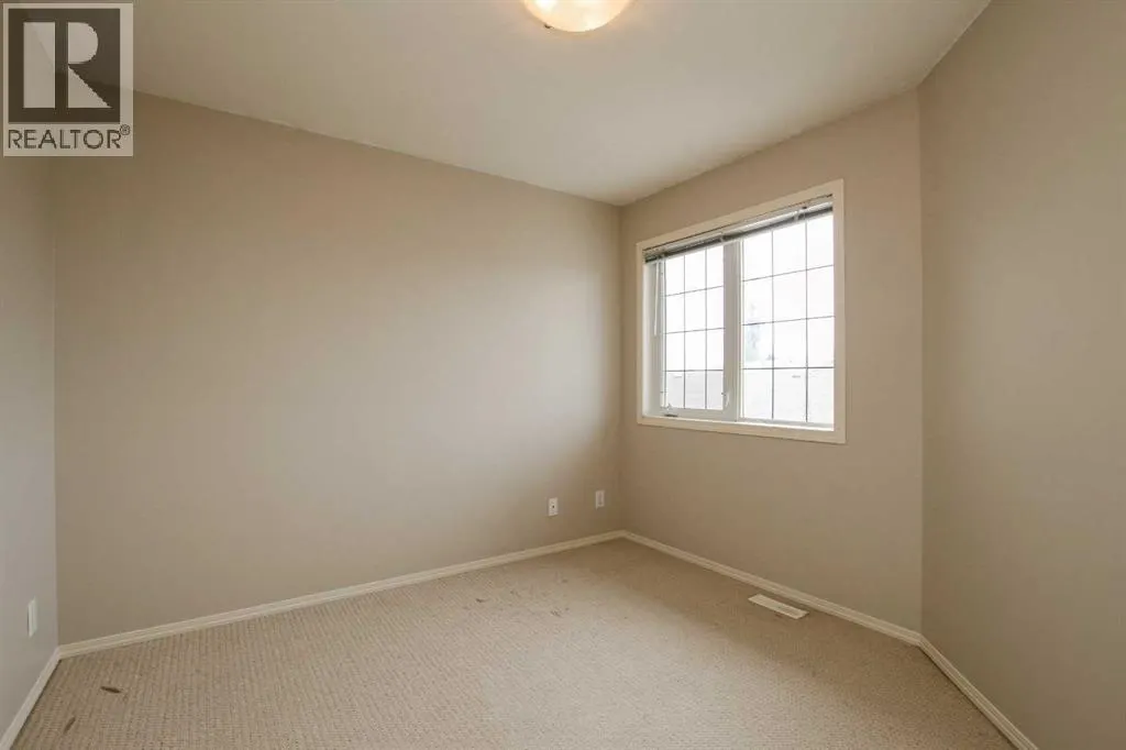 60 Dentoom Close