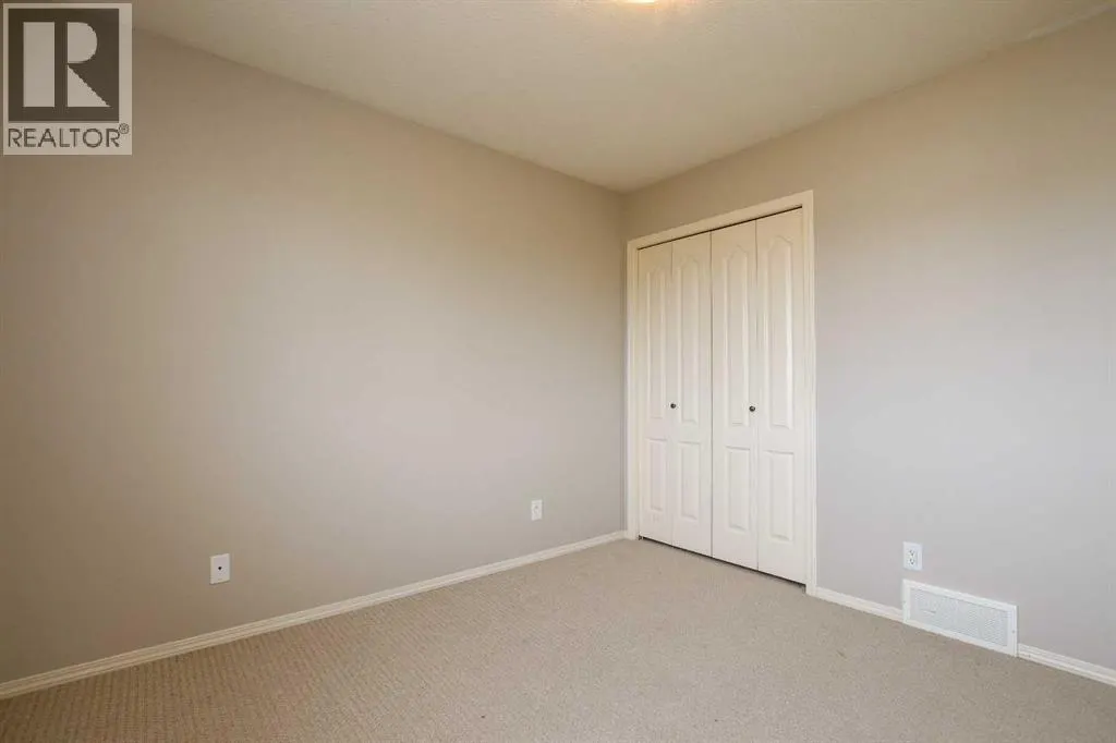 60 Dentoom Close