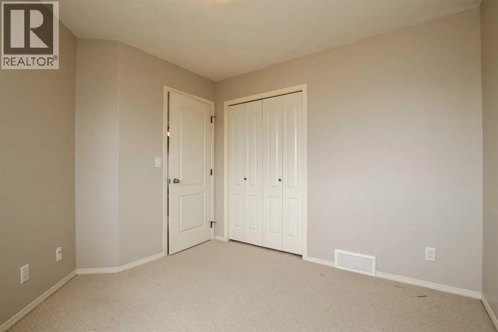 60 Dentoom Close