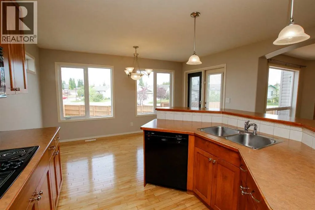 60 Dentoom Close