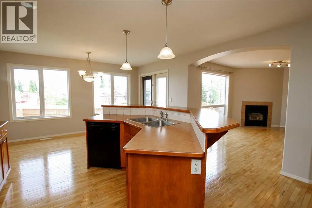 60 Dentoom Close