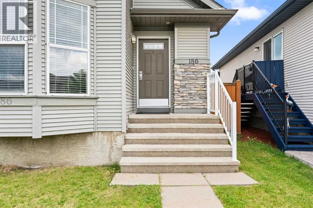 186 Cranberry Close SE