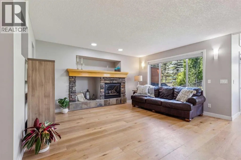 7728 Springbank Way SW