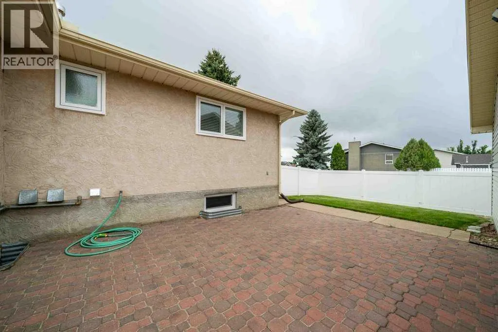 83 Stapeford Crescent SE