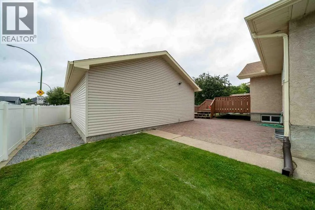 83 Stapeford Crescent SE