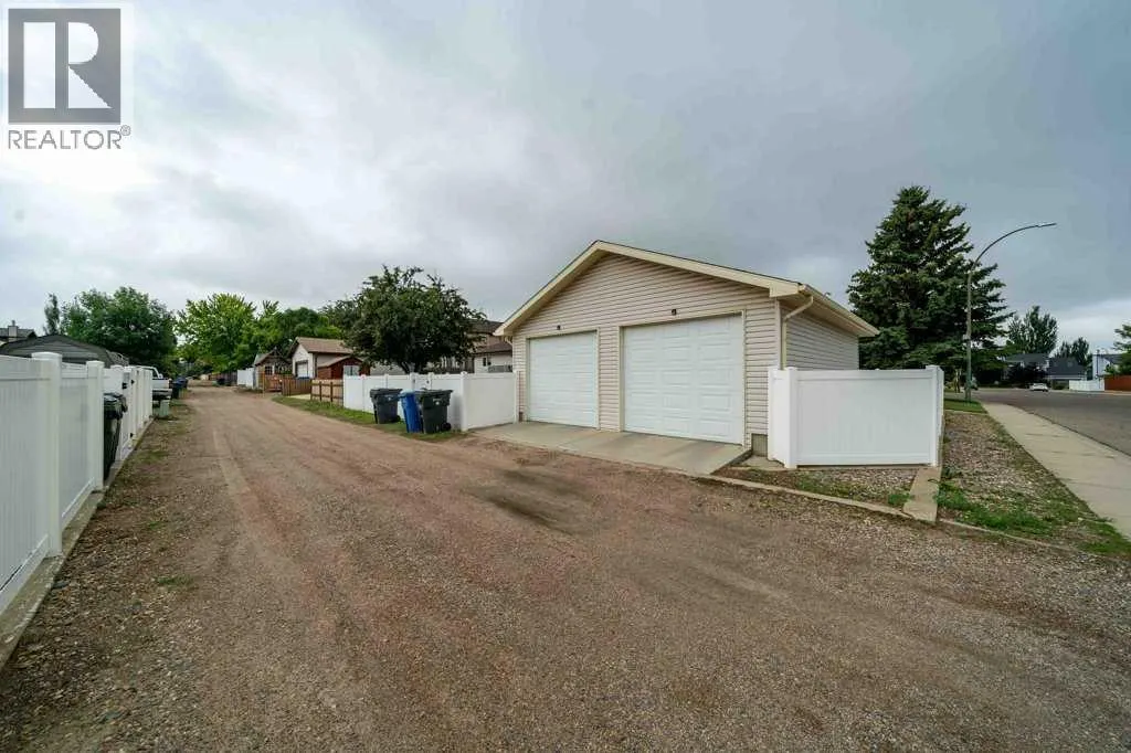 83 Stapeford Crescent SE