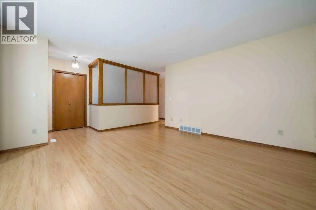 83 Stapeford Crescent SE