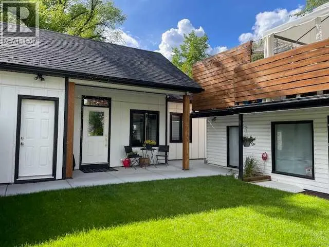 37 Elma Street W