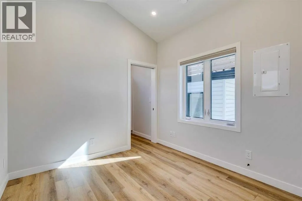 37 Elma Street W