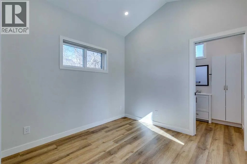 37 Elma Street W