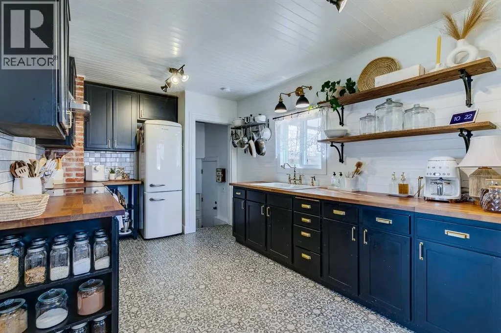37 Elma Street W