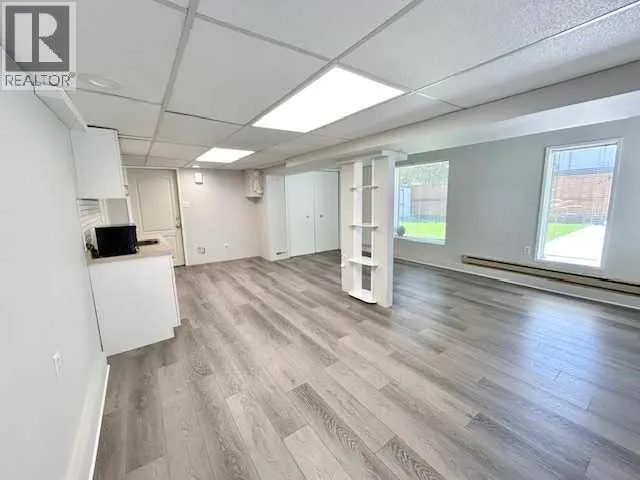 37 Elma Street W