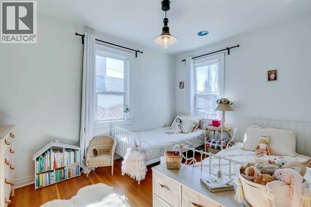 37 Elma Street W
