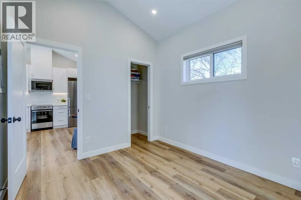 37 Elma Street W