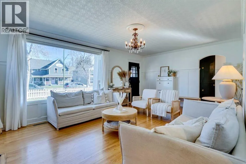 37 Elma Street W