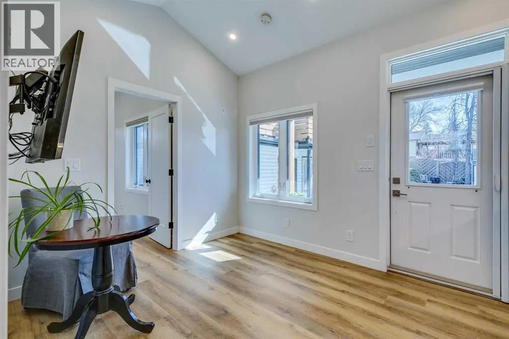 37 Elma Street W