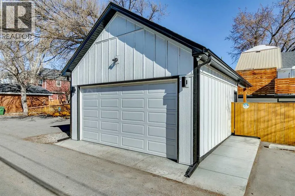 37 Elma Street W