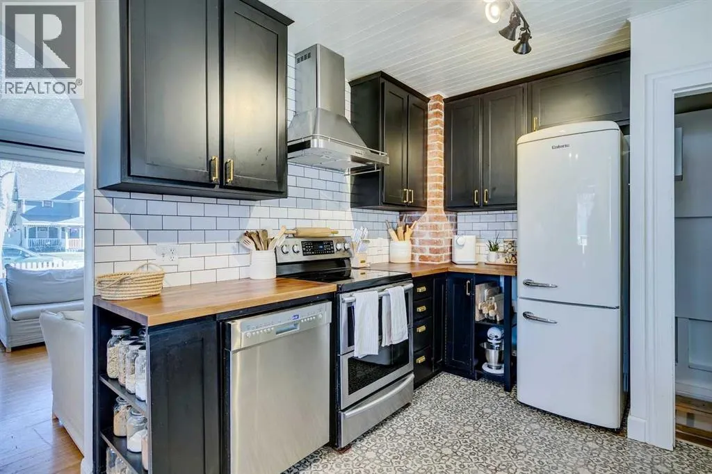 37 Elma Street W