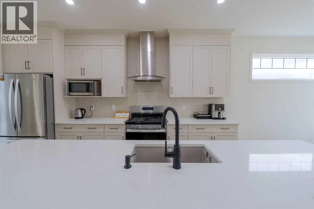 117 Midtown Close SW