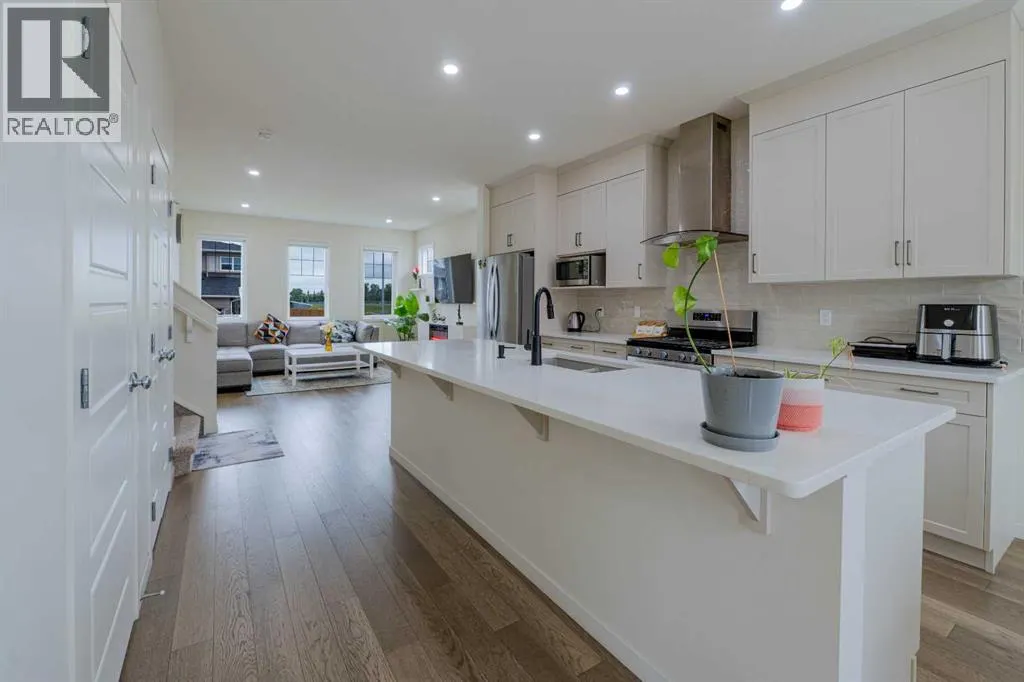 117 Midtown Close SW
