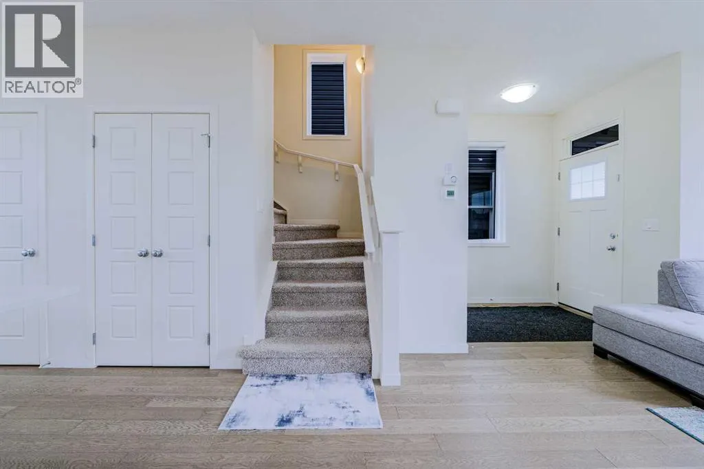 117 Midtown Close SW