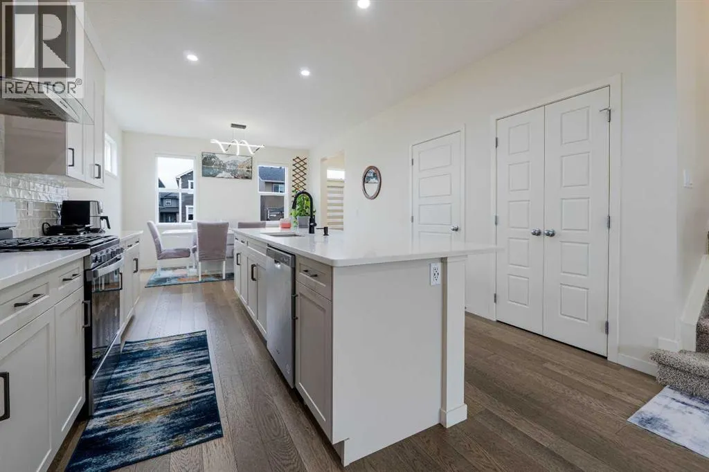 117 Midtown Close SW